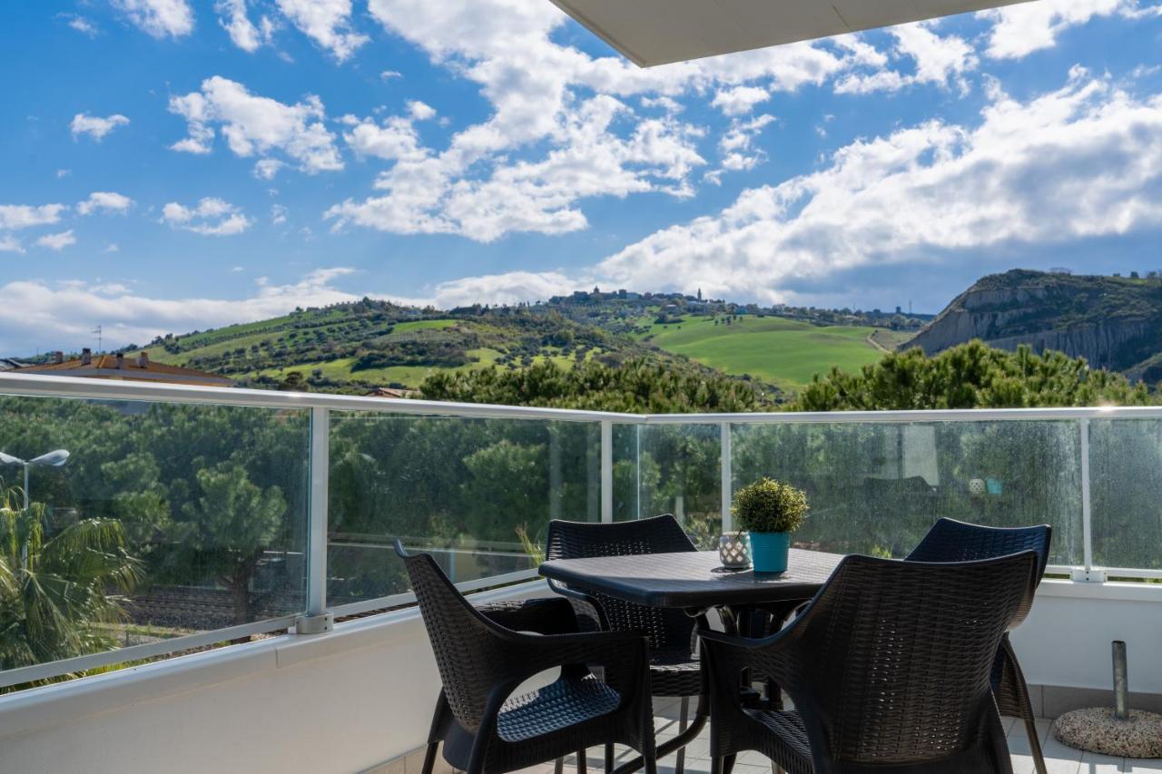 Residenze Roscioli Aparthotel Roseto Degli Abruzzi Exterior foto