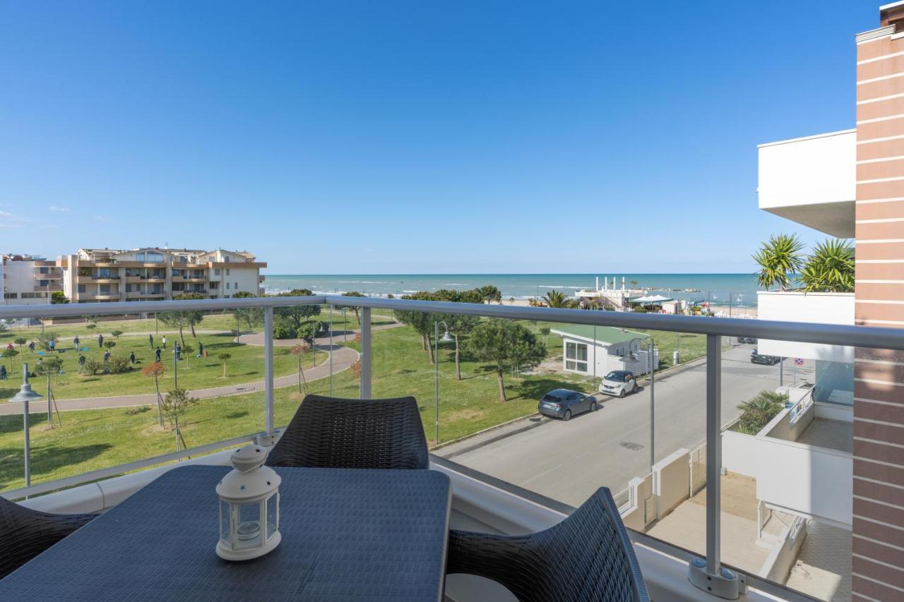 Residenze Roscioli Aparthotel Roseto Degli Abruzzi Exterior foto