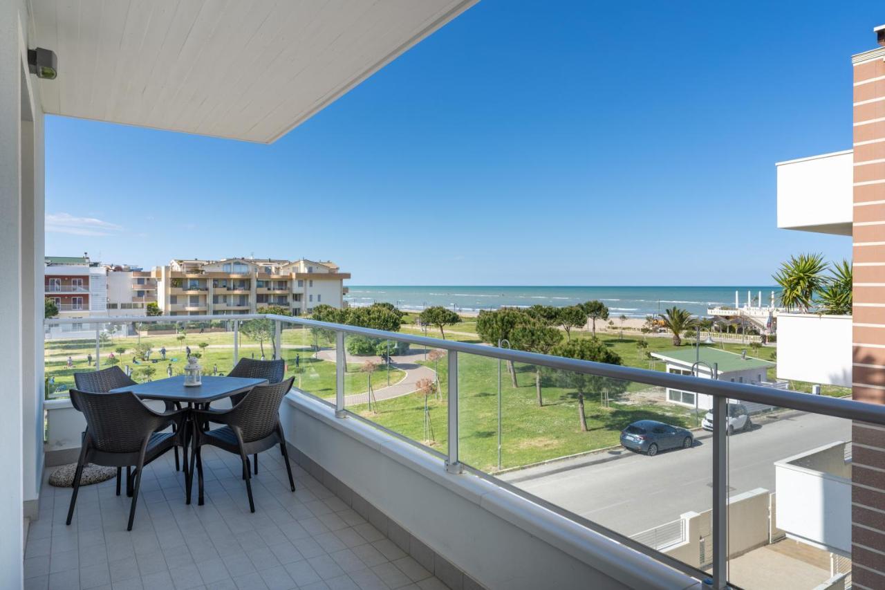Residenze Roscioli Aparthotel Roseto Degli Abruzzi Exterior foto