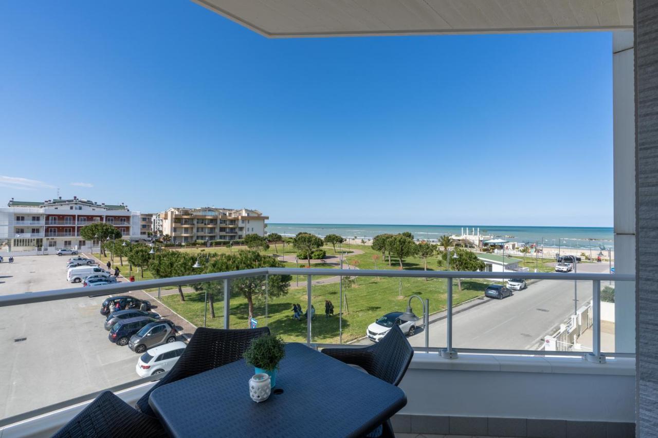 Residenze Roscioli Aparthotel Roseto Degli Abruzzi Exterior foto