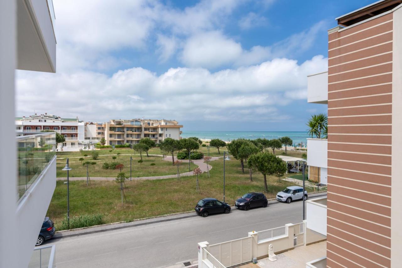 Residenze Roscioli Aparthotel Roseto Degli Abruzzi Exterior foto