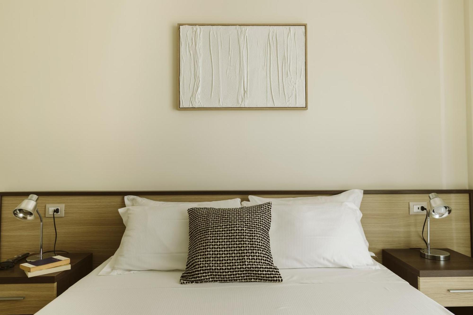 Residenze Roscioli Aparthotel Roseto Degli Abruzzi Exterior foto