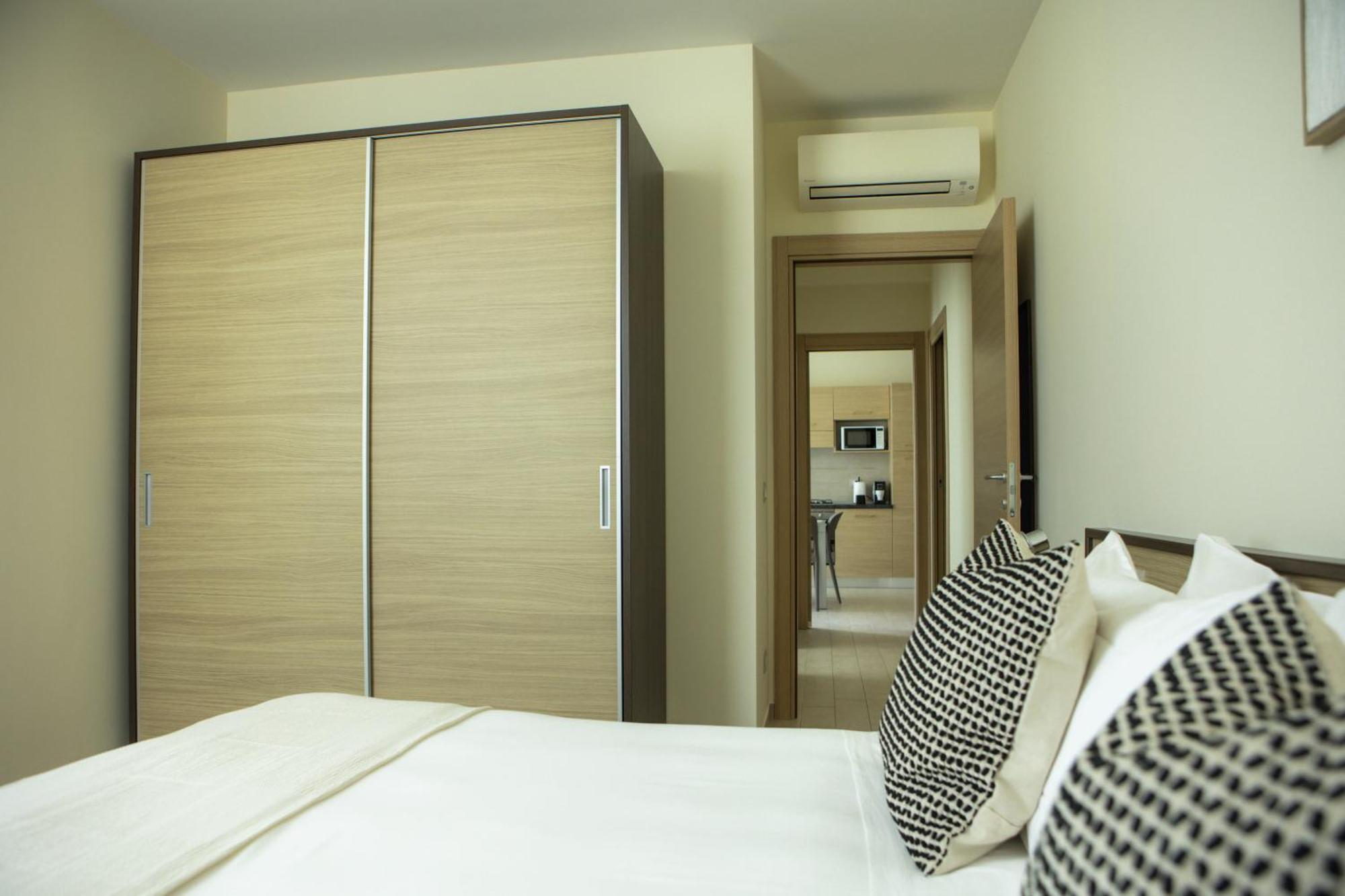 Residenze Roscioli Aparthotel Roseto Degli Abruzzi Exterior foto