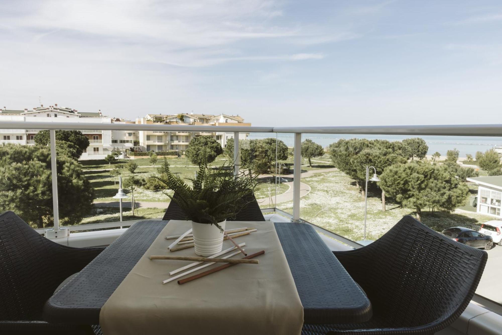 Residenze Roscioli Aparthotel Roseto Degli Abruzzi Exterior foto