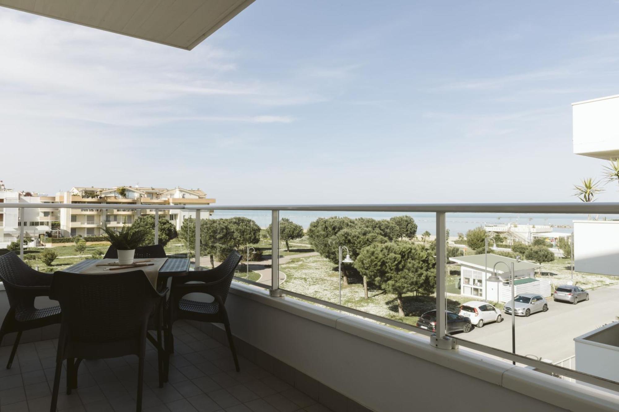 Residenze Roscioli Aparthotel Roseto Degli Abruzzi Exterior foto
