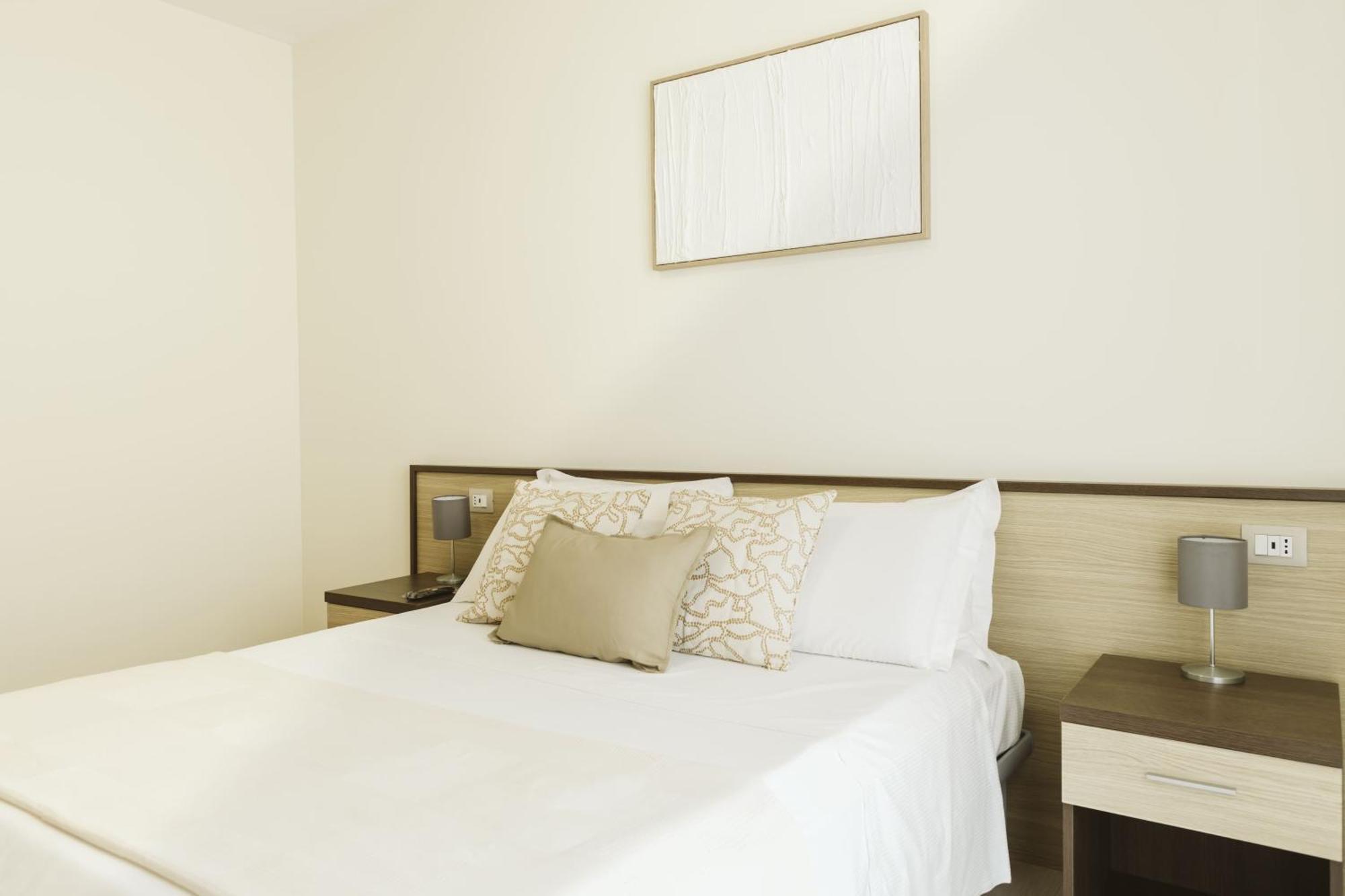 Residenze Roscioli Aparthotel Roseto Degli Abruzzi Exterior foto