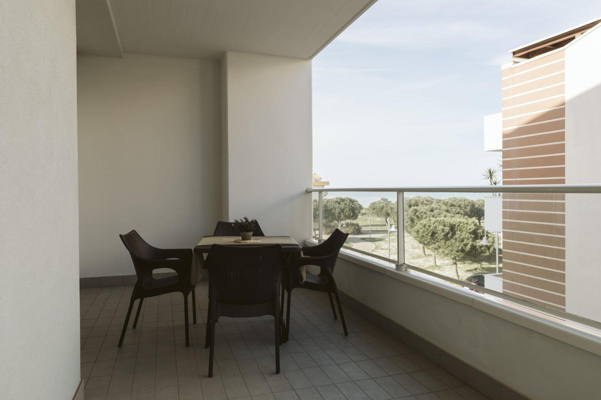 Residenze Roscioli Aparthotel Roseto Degli Abruzzi Exterior foto