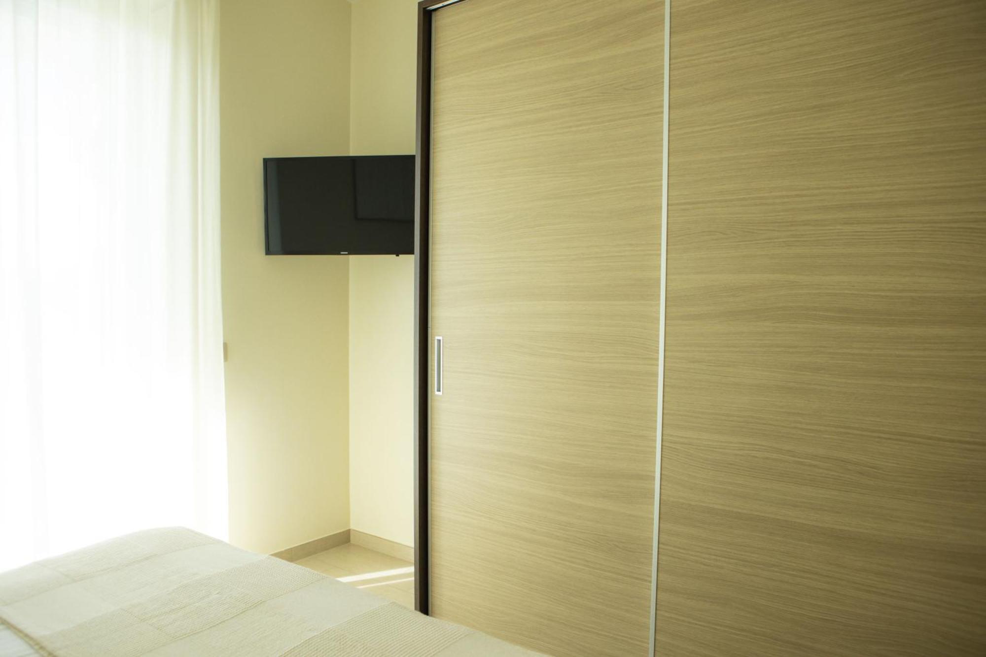 Residenze Roscioli Aparthotel Roseto Degli Abruzzi Exterior foto