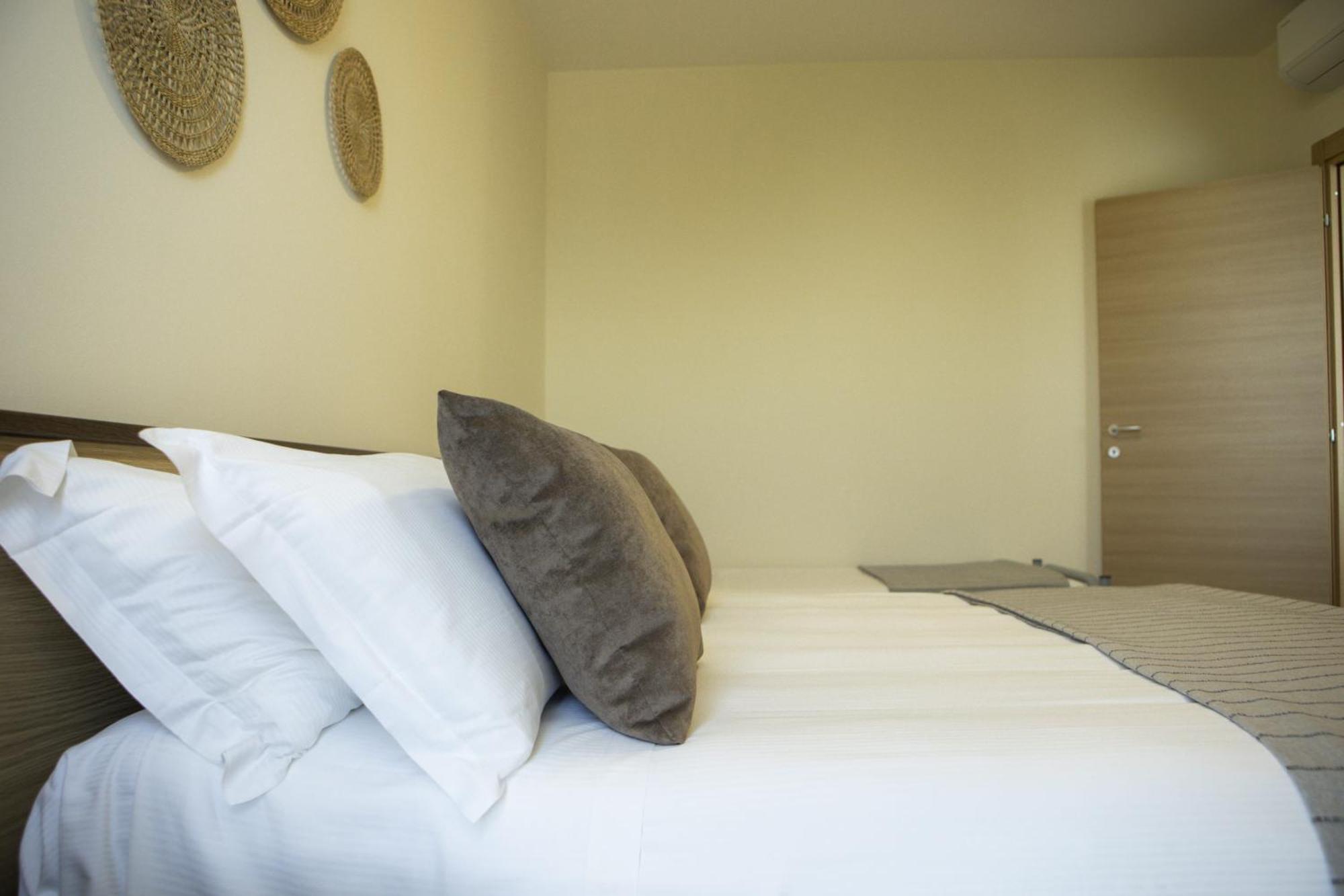 Residenze Roscioli Aparthotel Roseto Degli Abruzzi Exterior foto