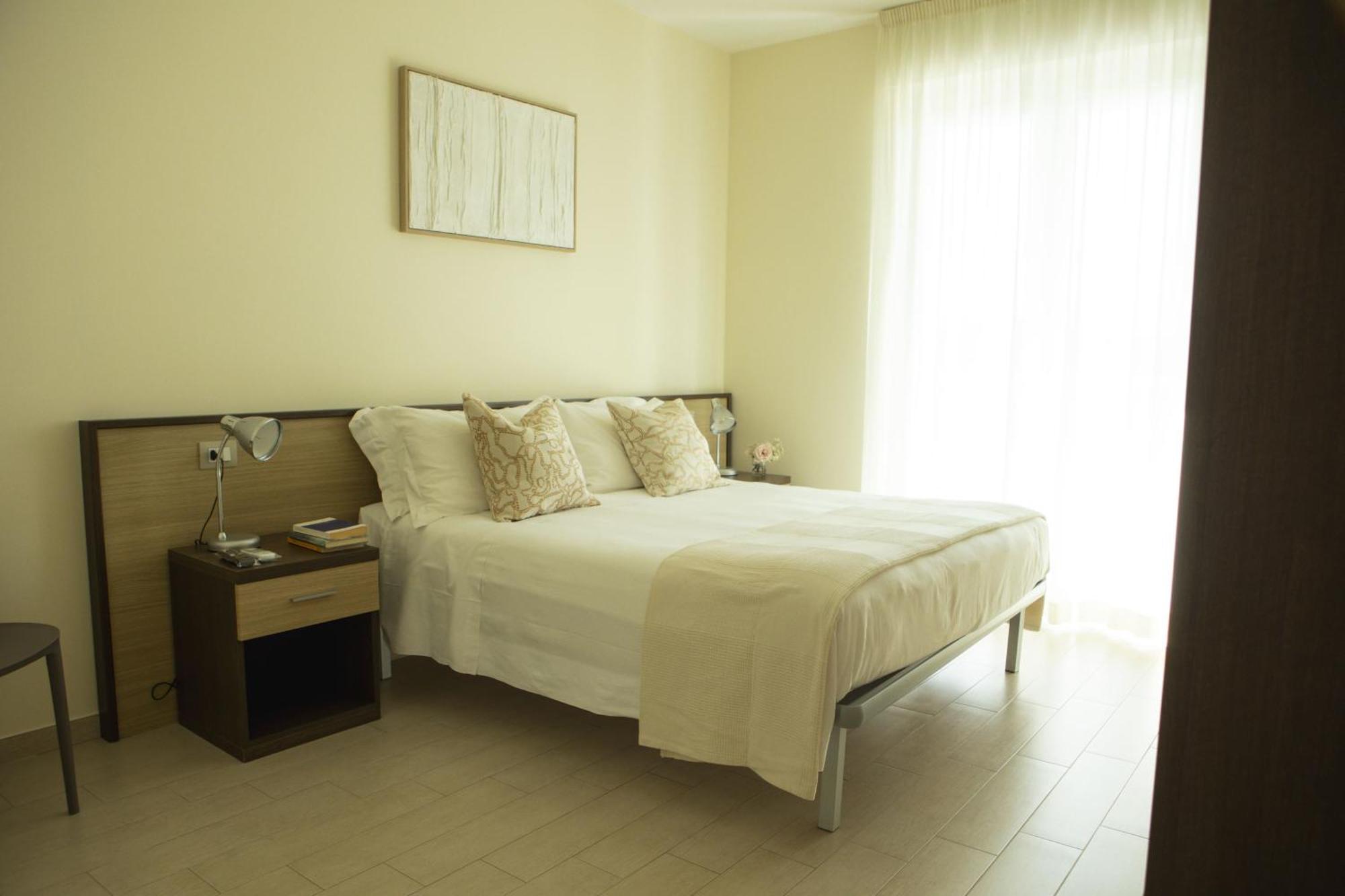 Residenze Roscioli Aparthotel Roseto Degli Abruzzi Exterior foto