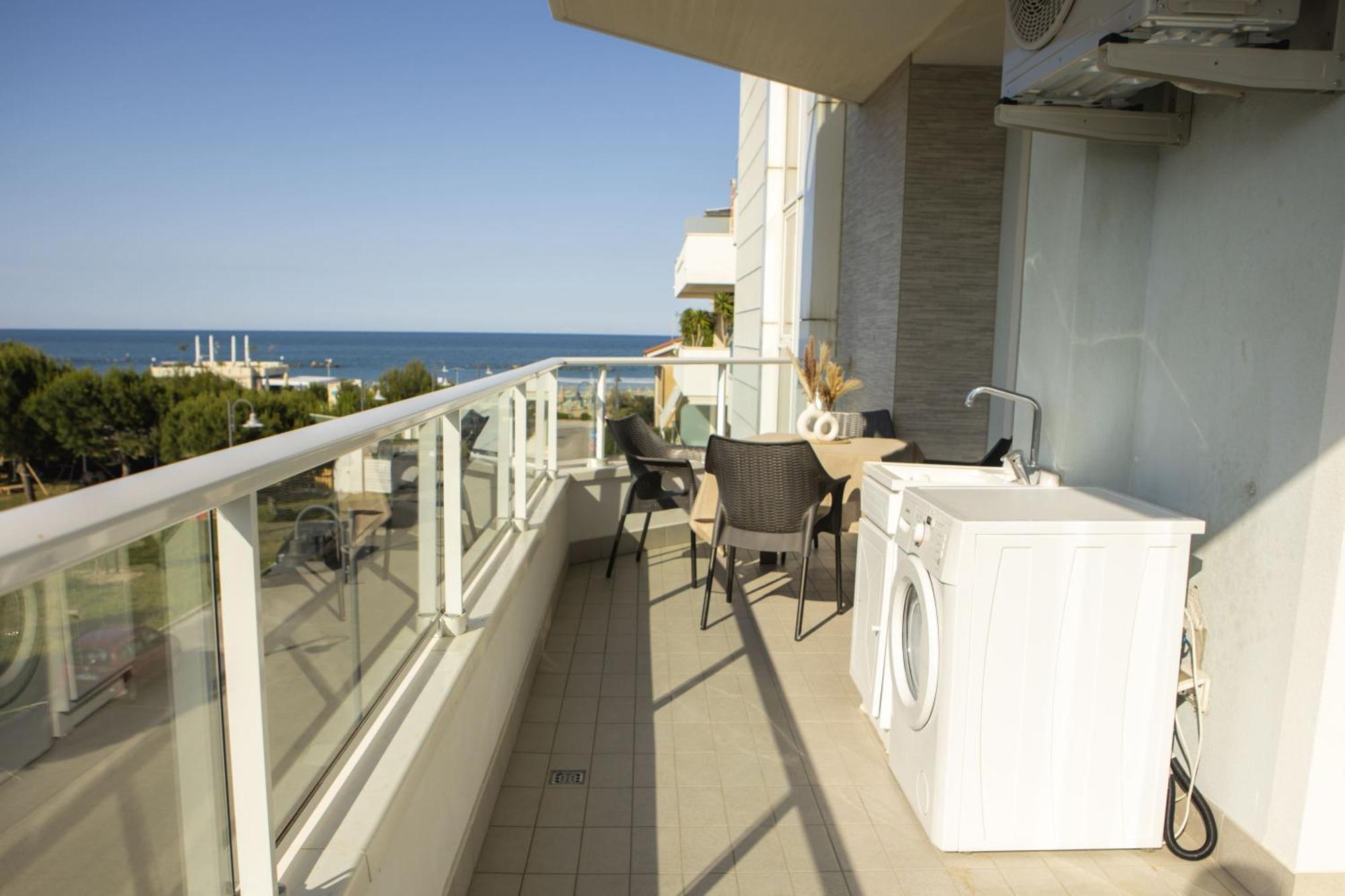 Residenze Roscioli Aparthotel Roseto Degli Abruzzi Exterior foto