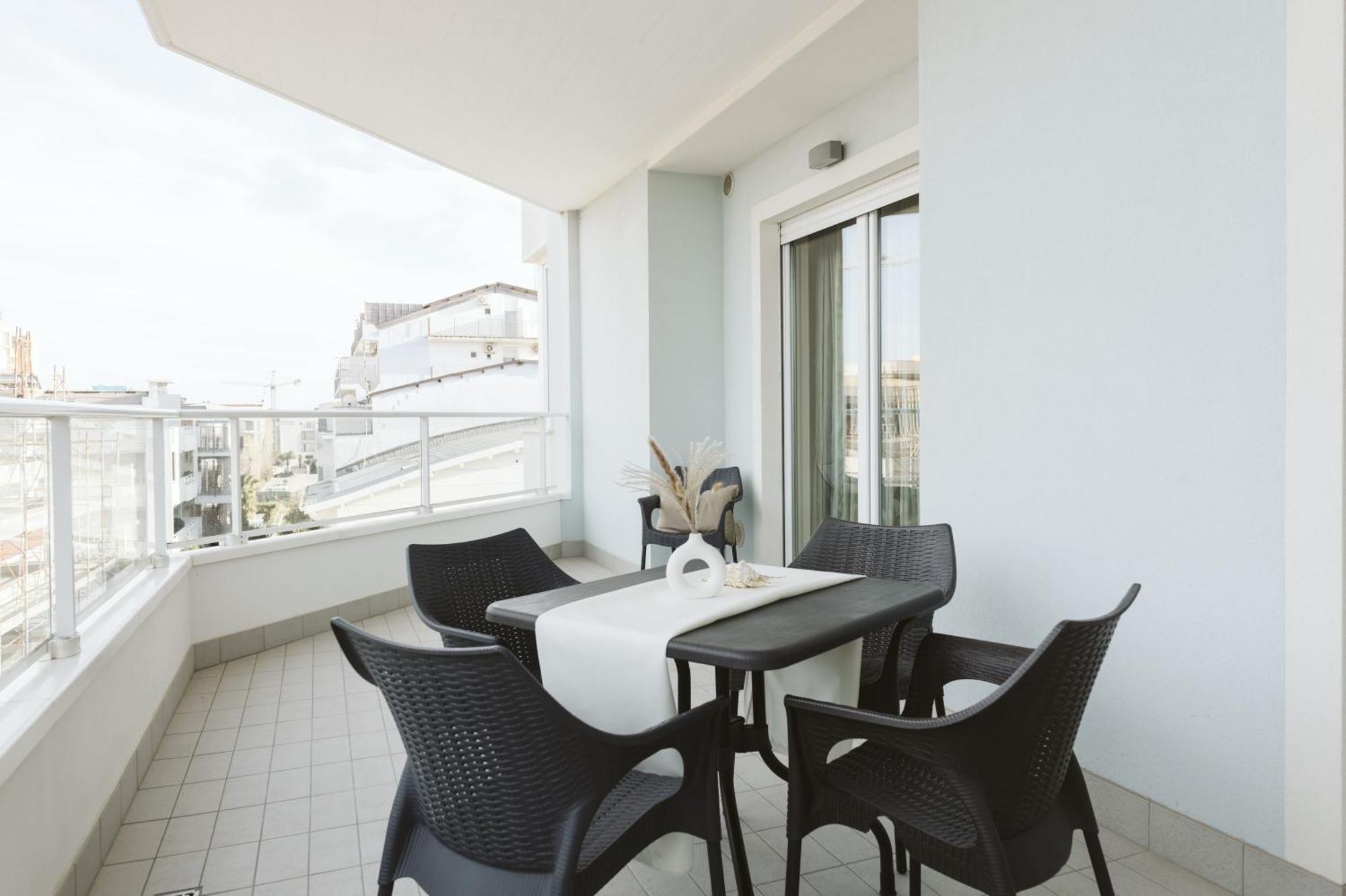 Residenze Roscioli Aparthotel Roseto Degli Abruzzi Exterior foto