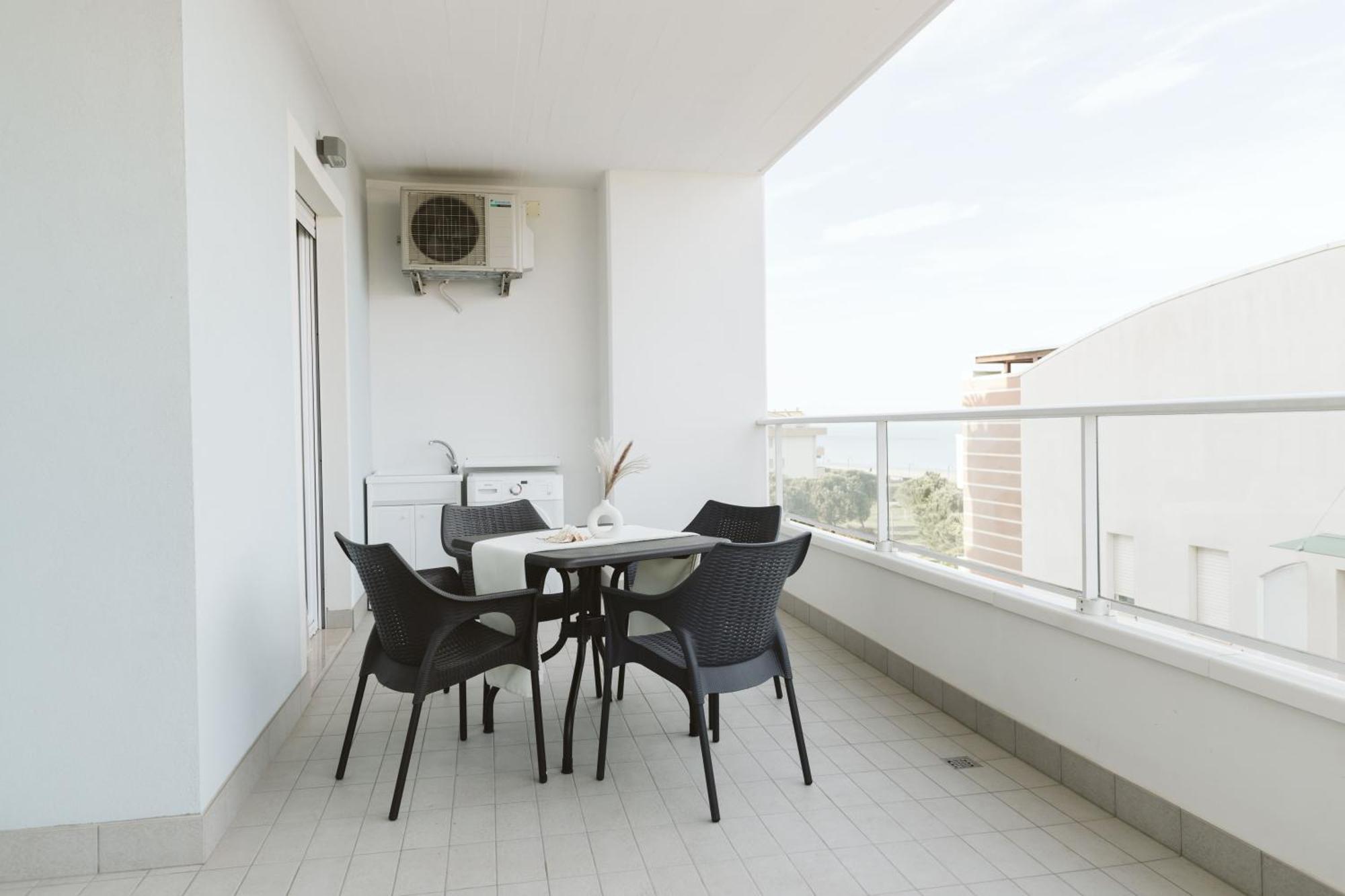 Residenze Roscioli Aparthotel Roseto Degli Abruzzi Exterior foto